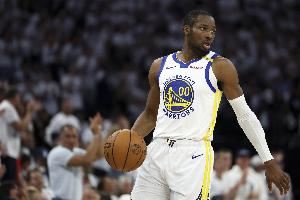 美媒：距勇士首场季前赛仅剩35天 但他们仍只有10名正式签约球员