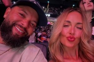 好球啊嫂子!德隆-威廉姆斯晒与妻子合照:NBA中国赛